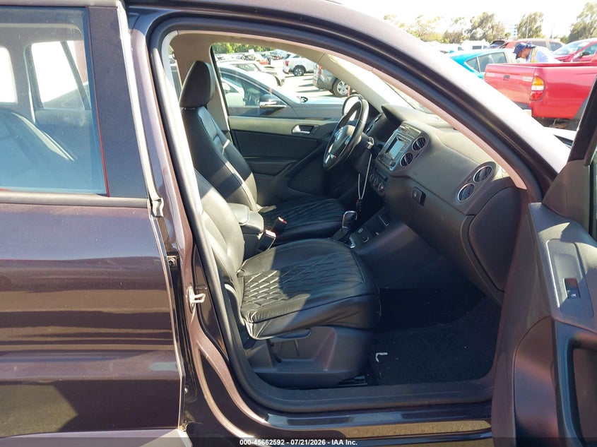 2016 Volkswagen Tiguan VIN WVGAV7AX8GW608586 IAAI salvage auction — REAR END, Wait Title, sold $1,300 on 2026-08-06 (photo 5)