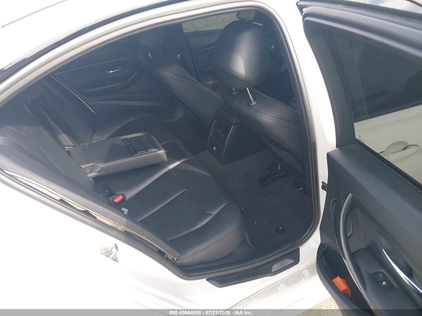 2014 BMW 3er VIN WBA3A9C52EF479612 IAAI salvage auction — FRONT & REAR, Salvage (Virginia), sold $4,000 on 2026-08-19 (photo 8)