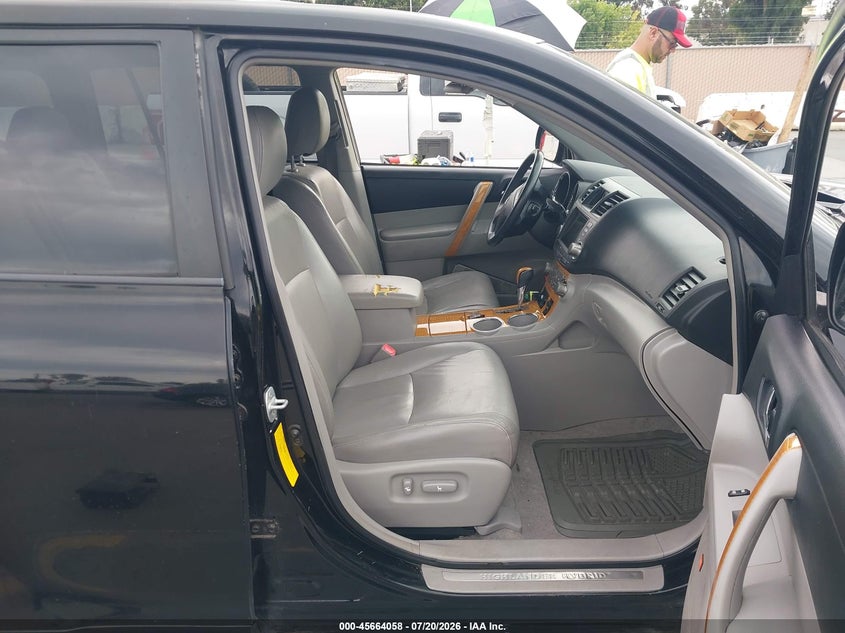 2008 Toyota Highlander hybrid VIN JTEEW44A682024457 IAAI salvage auction — NORMAL WEAR, Clear - Dealer Only (California), sold $825 on 2026-07-29 (photo 5)