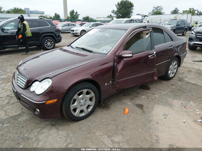 2006 Mercedes-benz C-klasse VIN WDBRF92HX6F797990 IAAI salvage auction — SIDE, Salvage (Pennsylvania), sold $300 on 2026-08-14 (photo 2)