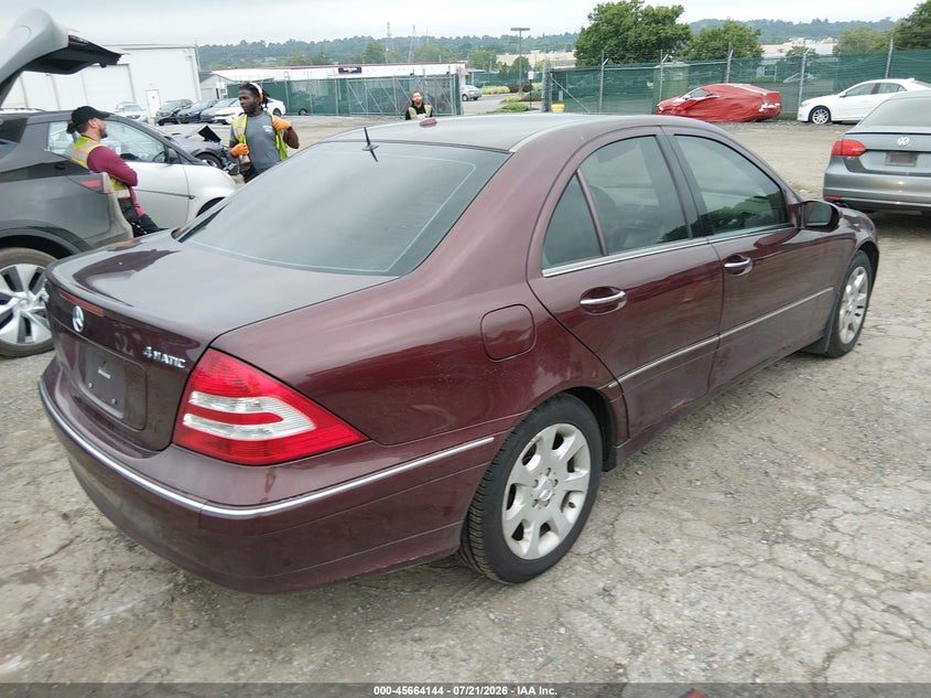2006 Mercedes-benz C-klasse VIN WDBRF92HX6F797990 IAAI salvage auction — SIDE, Salvage (Pennsylvania), sold $300 on 2026-08-14 (photo 4)