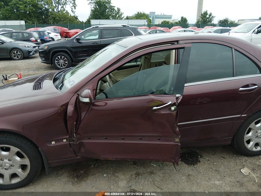 2006 Mercedes-benz C-klasse VIN WDBRF92HX6F797990 IAAI salvage auction — SIDE, Salvage (Pennsylvania), sold $300 on 2026-08-14 (photo 6)