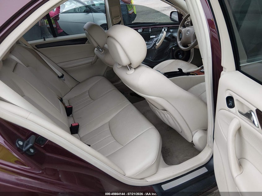 2006 Mercedes-benz C-klasse VIN WDBRF92HX6F797990 IAAI salvage auction — SIDE, Salvage (Pennsylvania), sold $300 on 2026-08-14 (photo 8)