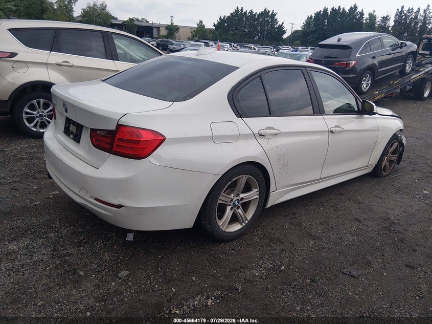 2014 BMW 3er VIN WBA3B5C55EP543710 IAAI salvage auction — RIGHT FRONT, Salvage (Idaho), sold $950 on 2026-08-11 (photo 4)
