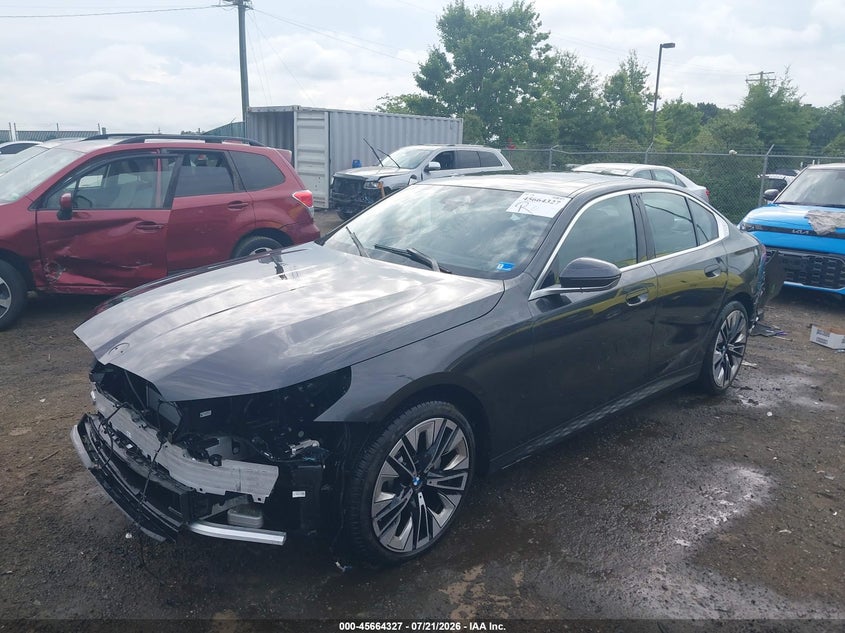 2026 BMW 5er VIN WBA53FJ09TCW99255 IAAI salvage auction — FRONT & REAR, Salvage Title, sold $29,525 on 2026-08-24 (photo 2)