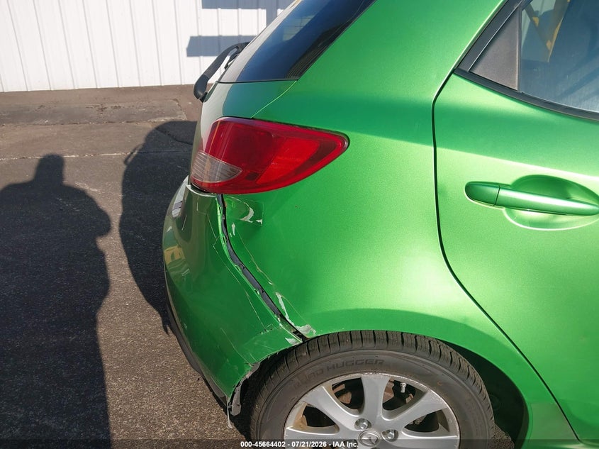 2011 Mazda 2 VIN JM1DE1HY1B0115325 IAAI salvage auction — NORMAL WEAR, Clear (Illinois), sold $100 on 2026-07-28 (photo 6)