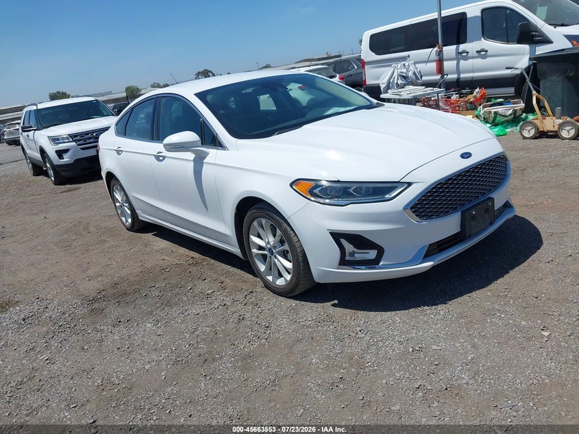 2019 Ford Fusion VIN 3FA6P0SU6KR100439 — IAAI salvage auction photo