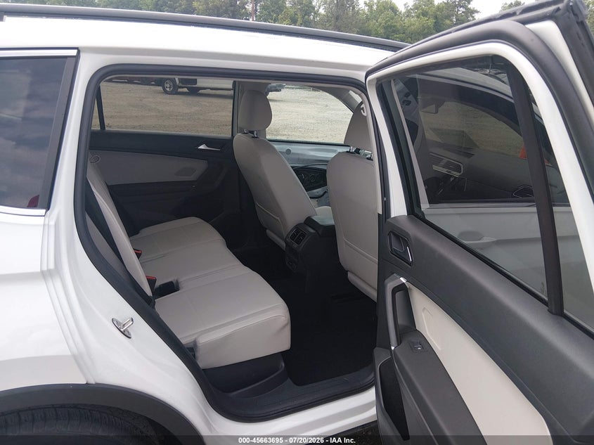 2018 Volkswagen Tiguan VIN 3VV2B7AX0JM010325 IAAI salvage auction — LEFT FRONT, Salvage Title, sold $4,700 on 2026-08-01 (photo 8)