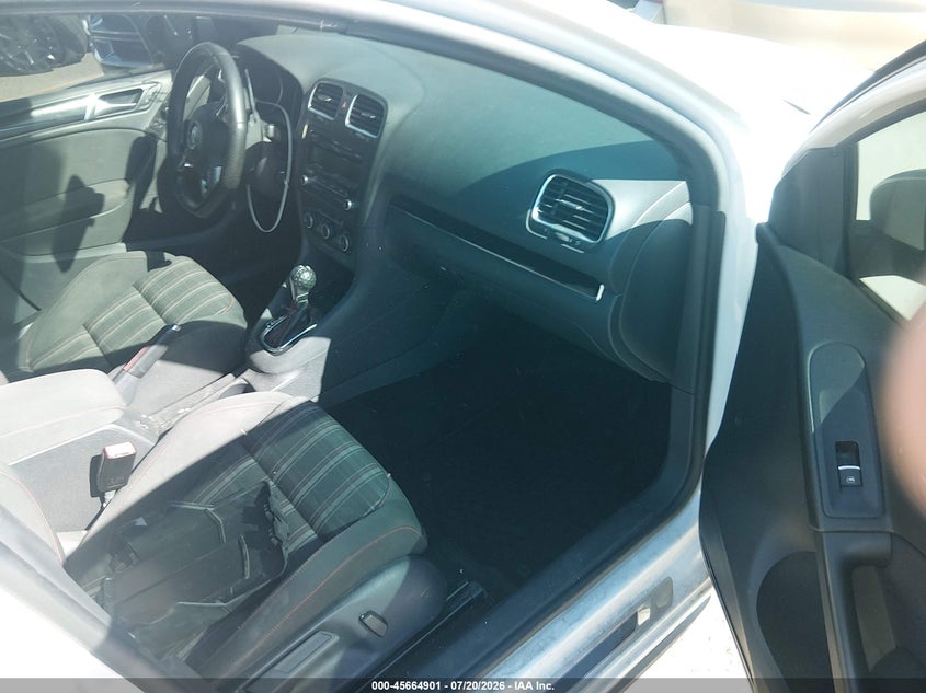 2014 Volkswagen Gti VIN WVWHD7AJ7EW006969 IAAI salvage auction — NORMAL WEAR, Salvage Title, sold $850 on 2026-08-18 (photo 5)