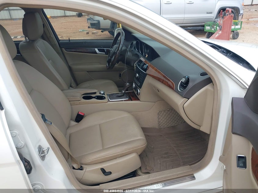 2012 Mercedes-benz C-klasse VIN WDDGF4HB9CR212024 IAAI salvage auction — REPOSSESSION, Original (Texas), sold $550 on 2026-07-23 (photo 5)