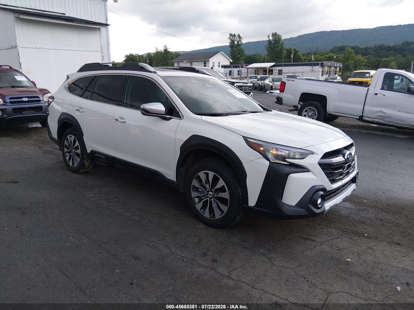 2025 Subaru Outback VIN 4S4BTGPD8S3232022 IAAI salvage auction — LEFT SIDE, Salvage Title, sold $11,900 on 2026-09-02 (photo 1)