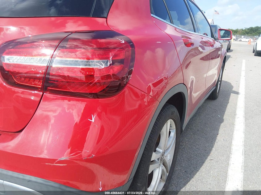 2020 Mercedes-benz Gla-klasse VIN W1NTG4EB6LJ697692 IAAI salvage auction — HAIL, Salvage Title, sold $10,200 on 2026-07-31 (photo 6)