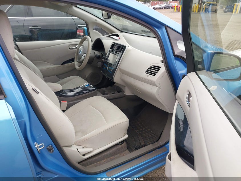 2011 Nissan Leaf VIN JN1AZ0CP0BT009336 IAAI salvage auction — NORMAL WEAR, Clear (Washington), sold $225 on 2026-07-22 (photo 5)
