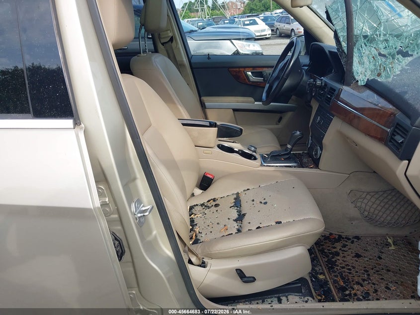 2012 Mercedes-benz Glk-klasse VIN WDCGG8HBXCF832570 IAAI salvage auction — VANDALISM, Salvage (Pennsylvania), sold $375 on 2026-07-31 (photo 5)