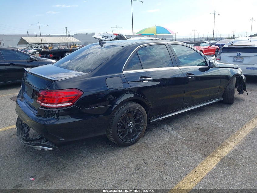 2016 Mercedes-benz E-klasse VIN WDDHF5KB7GB268559 IAAI salvage auction — FRONT & REAR, Salvage (California), sold $900 on 2026-08-11 (photo 4)