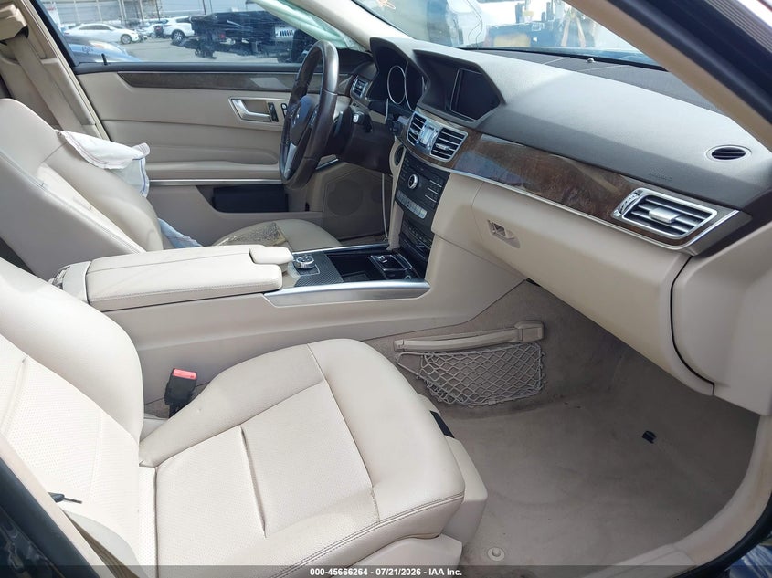 2016 Mercedes-benz E-klasse VIN WDDHF5KB7GB268559 IAAI salvage auction — FRONT & REAR, Salvage (California), sold $900 on 2026-08-11 (photo 5)