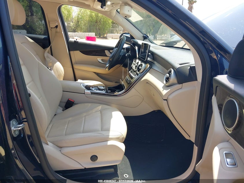 2019 Mercedes-benz Glc VIN WDC0G4JB9KF564274 IAAI salvage auction — FRONT & REAR, Salvage Title, sold $5,750 on 2026-08-04 (photo 5)