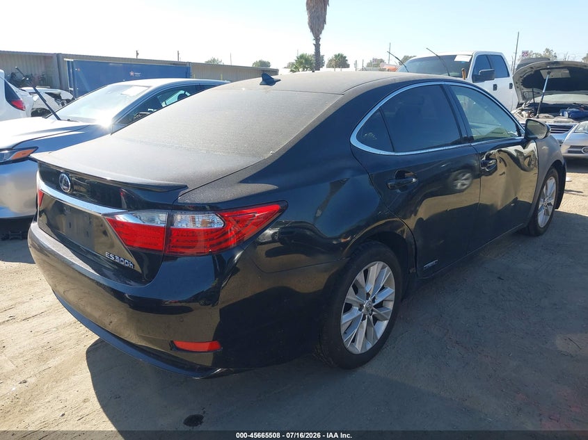 2014 Lexus ES VIN JTHBW1GG5E2070099 IAAI salvage auction — NORMAL WEAR, Salvage Title - Dealer (California), sold $2,625 on 2026-07-25 (photo 4)