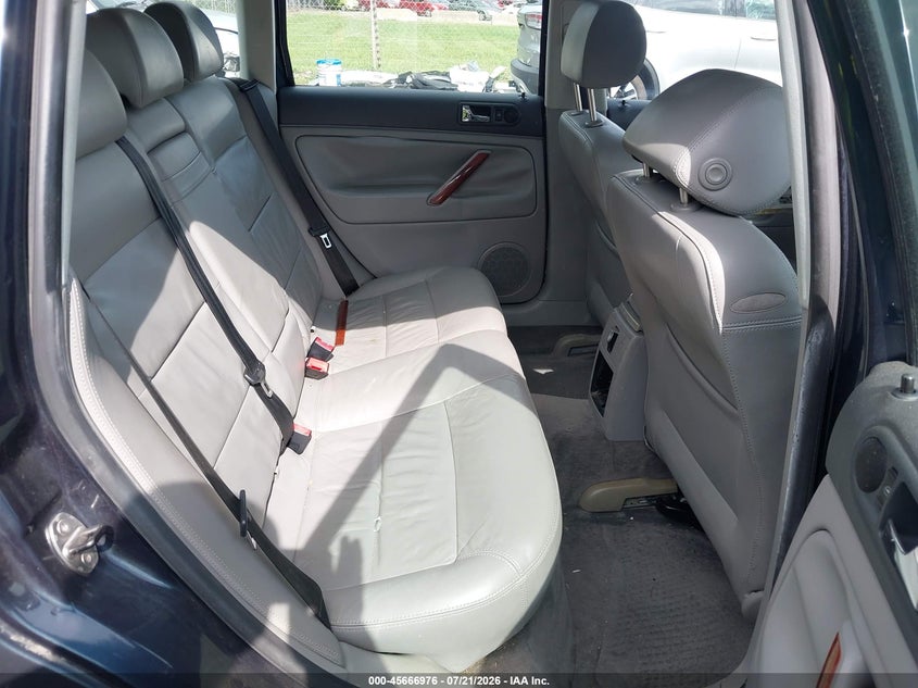 2005 Volkswagen Passat VIN WVWYU63B05E041424 IAAI salvage auction — NORMAL WEAR, Clear (Michigan), sold $375 on 2026-08-06 (photo 8)