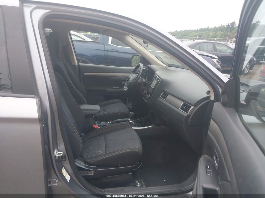 2017 Mitsubishi Outlander VIN JA4AZ2A32HZ020850 IAAI salvage auction — RIGHT REAR, Salvage Title, sold $2,500 on 2026-09-06 (photo 5)