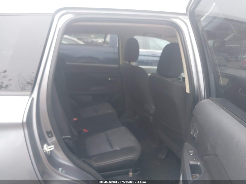 2017 Mitsubishi Outlander VIN JA4AZ2A32HZ020850 IAAI salvage auction — RIGHT REAR, Salvage Title, sold $2,500 on 2026-09-06 (photo 8)