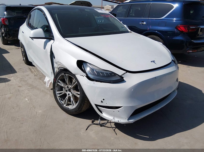 2020 Tesla Model y VIN 5YJYGDEE1LF009628 IAAI salvage auction — SIDE, Salvage Title, sold $6,600 on 2026-09-08 (photo 1)