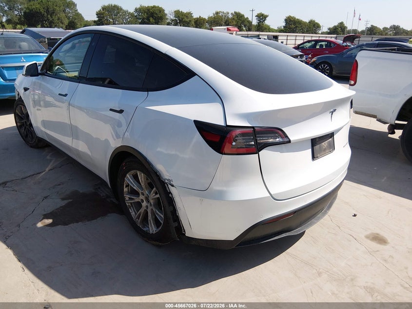 2020 Tesla Model y VIN 5YJYGDEE1LF009628 IAAI salvage auction — SIDE, Salvage Title, sold $6,600 on 2026-09-08 (photo 3)
