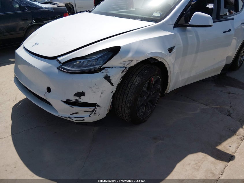 2020 Tesla Model y VIN 5YJYGDEE1LF009628 IAAI salvage auction — SIDE, Salvage Title, sold $6,600 on 2026-09-08 (photo 6)