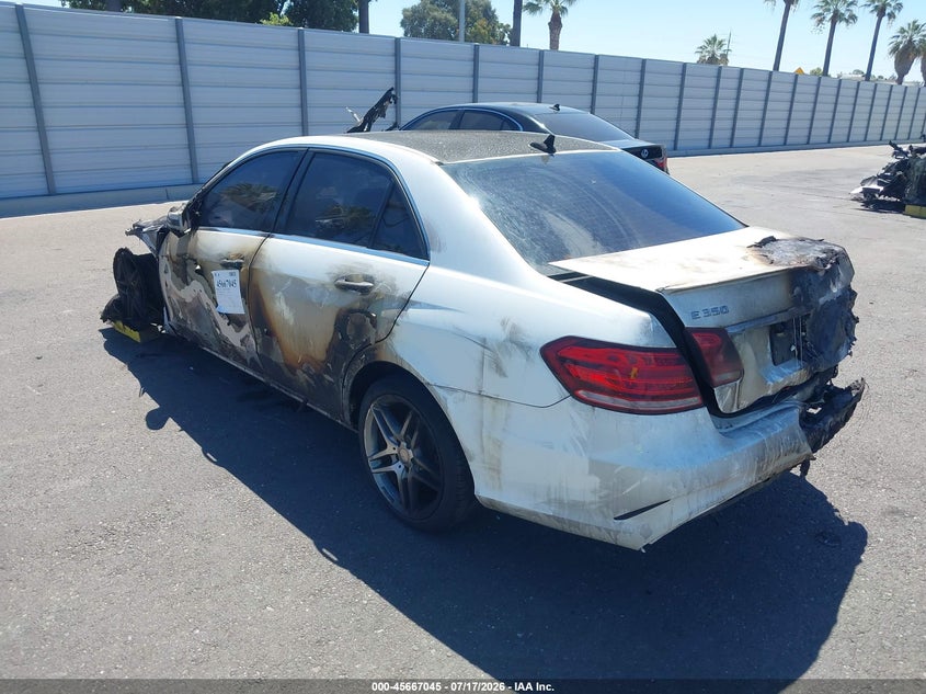 2016 Mercedes-benz E-klasse VIN WDDHF5KB9GB263640 IAAI salvage auction — NORMAL WEAR, Salvage (California), sold $125 on 2026-08-04 (photo 3)
