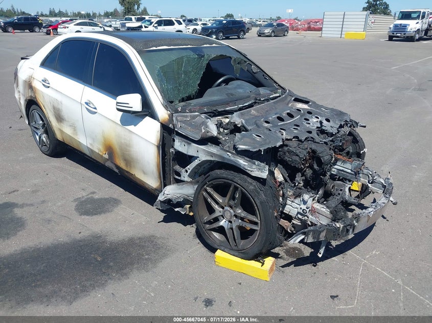 2016 Mercedes-benz E-klasse VIN WDDHF5KB9GB263640 IAAI salvage auction — NORMAL WEAR, Salvage (California), sold $125 on 2026-08-04 (photo 1)