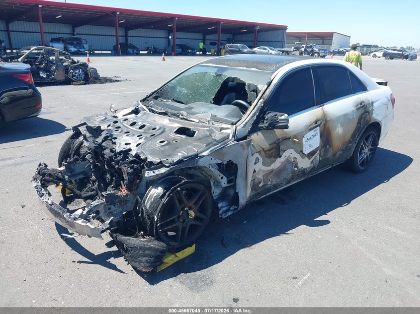 2016 Mercedes-benz E-klasse VIN WDDHF5KB9GB263640 IAAI salvage auction — NORMAL WEAR, Salvage (California), sold $125 on 2026-08-04 (photo 2)