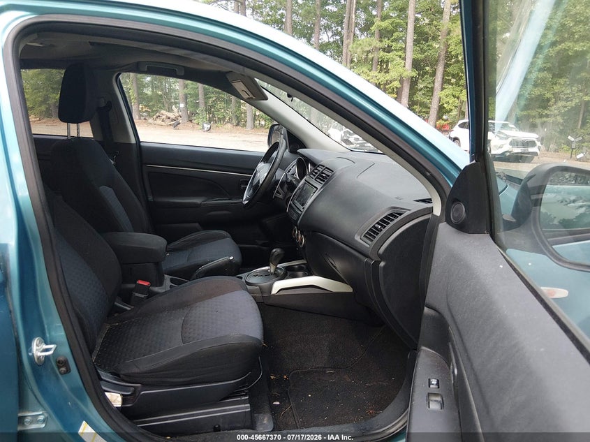 2011 Mitsubishi Outlander sport VIN JA4AP4AU0BZ003711 IAAI salvage auction — NORMAL WEAR, Clear (Virginia), sold $25 on 2026-07-21 (photo 5)