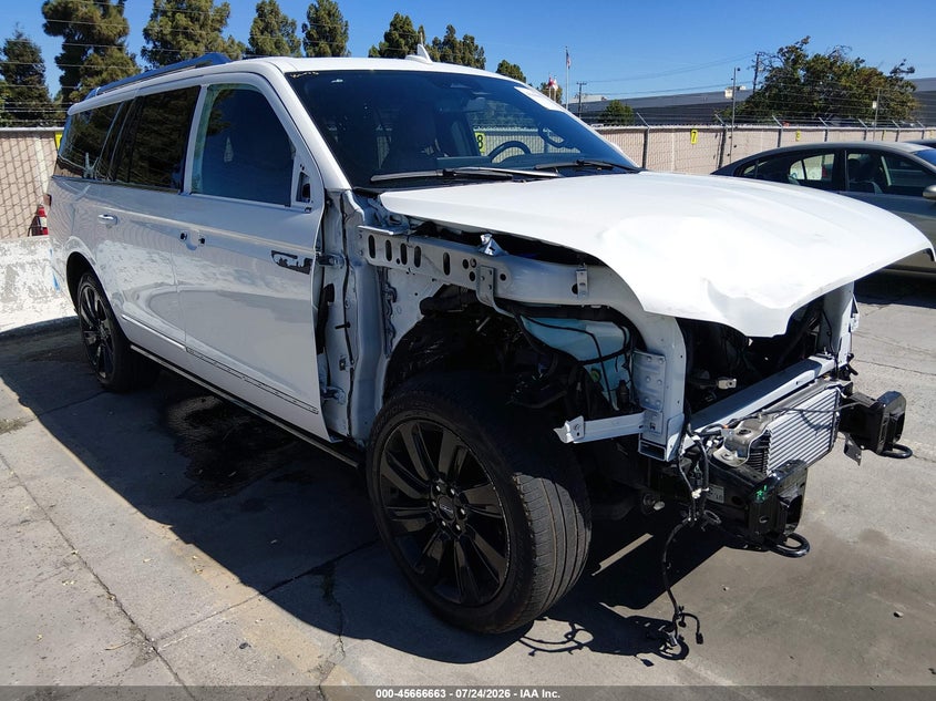 2024 Lincoln Navigator VIN 5LMJJ3LG7REL15625 — IAAI salvage auction photo