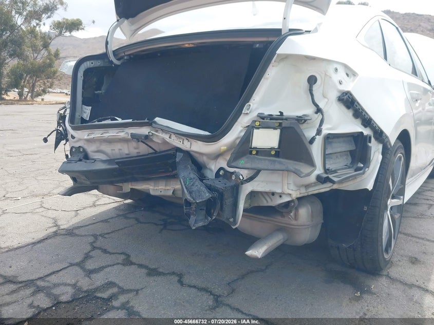 2024 Honda Civic VIN 2HGFE1F91RH329937 IAAI salvage auction — REAR END, Wait Title, sold $7,300 on 2026-08-22 (photo 6)
