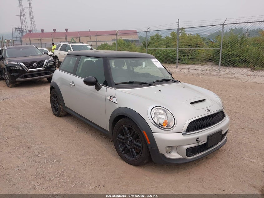 2013 Mini Hard top VIN WMWSV3C53DT478482 IAAI salvage auction — UNKNOWN, Wait Title, sold $450 on 2026-08-18 (photo 1)