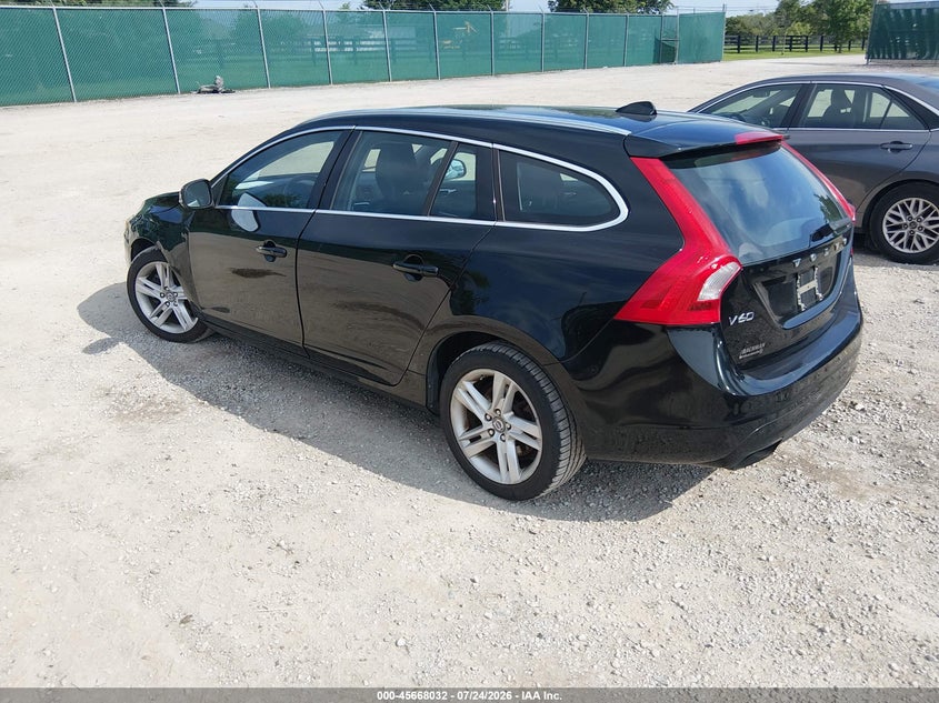 2015 Volvo V60 VIN YV140MEBXF1207429 IAAI salvage auction — LEFT FRONT, Salvage Title, sold $675 on 2026-08-17 (photo 3)