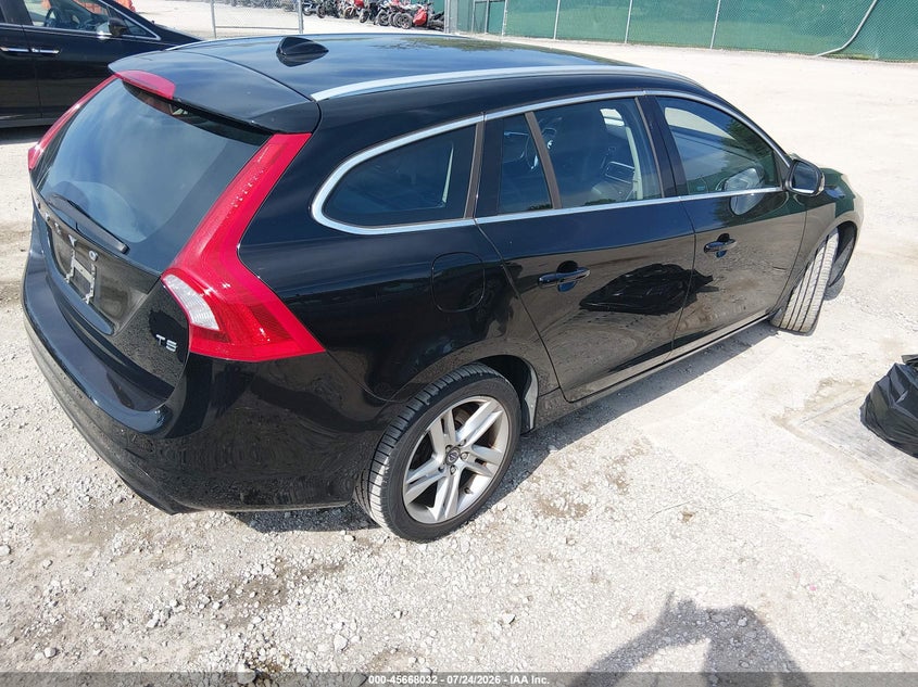 2015 Volvo V60 VIN YV140MEBXF1207429 IAAI salvage auction — LEFT FRONT, Salvage Title, sold $675 on 2026-08-17 (photo 4)