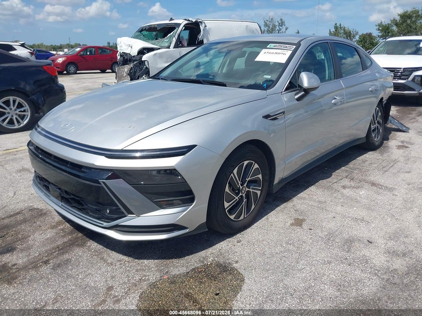 2026 Hyundai Sonata hybrid VIN KMHL24JJ2TA139045 IAAI salvage auction — REAR END, Clear (Florida), sold $9,600 on 2026-07-23 (photo 2)