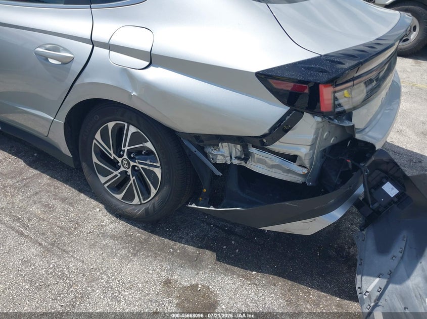 2026 Hyundai Sonata hybrid VIN KMHL24JJ2TA139045 IAAI salvage auction — REAR END, Clear (Florida), sold $9,600 on 2026-07-23 (photo 6)