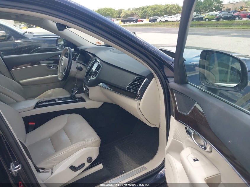 2016 Volvo Xc90 VIN YV4A22PK8G1095099 IAAI salvage auction — NORMAL WEAR, Clear (Illinois), sold $1,050 on 2026-07-23 (photo 5)