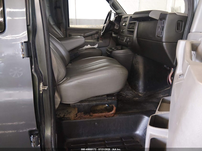 2017 Chevrolet VIN 1GAZGNFFXH1300896 IAAI salvage auction — RIGHT SIDE, Sf97 (New York), sold $0 on 2026-09-22 (photo 5)