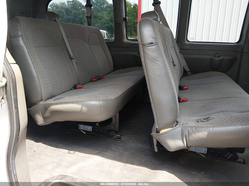 2018 Chevrolet Express 2500 VIN 1GAWGEFG9J1260666 IAAI salvage auction — NORMAL WEAR, Sf97 (Maryland), sold $11,400 on 2026-08-18 (photo 8)