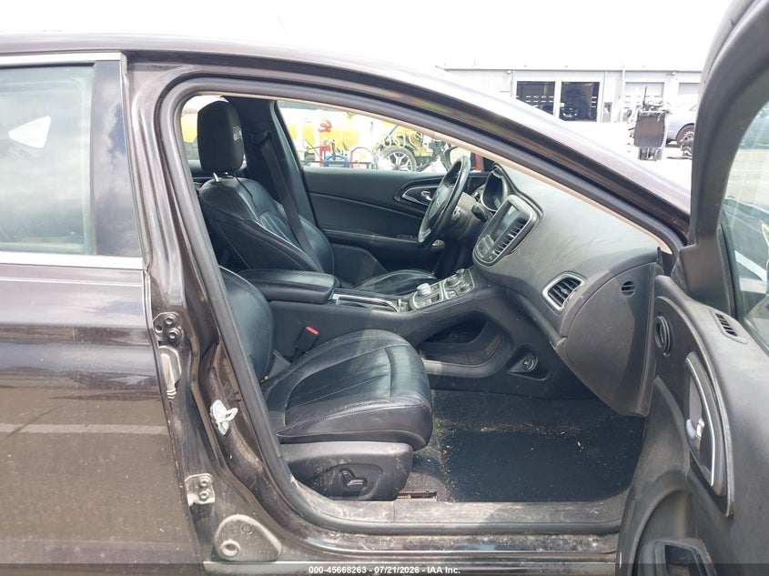 2015 Chrysler 200 VIN 1C3CCCCG4FN524301 IAAI salvage auction — REAR END, Wait Title, sold $1,600 on 2026-08-29 (photo 5)