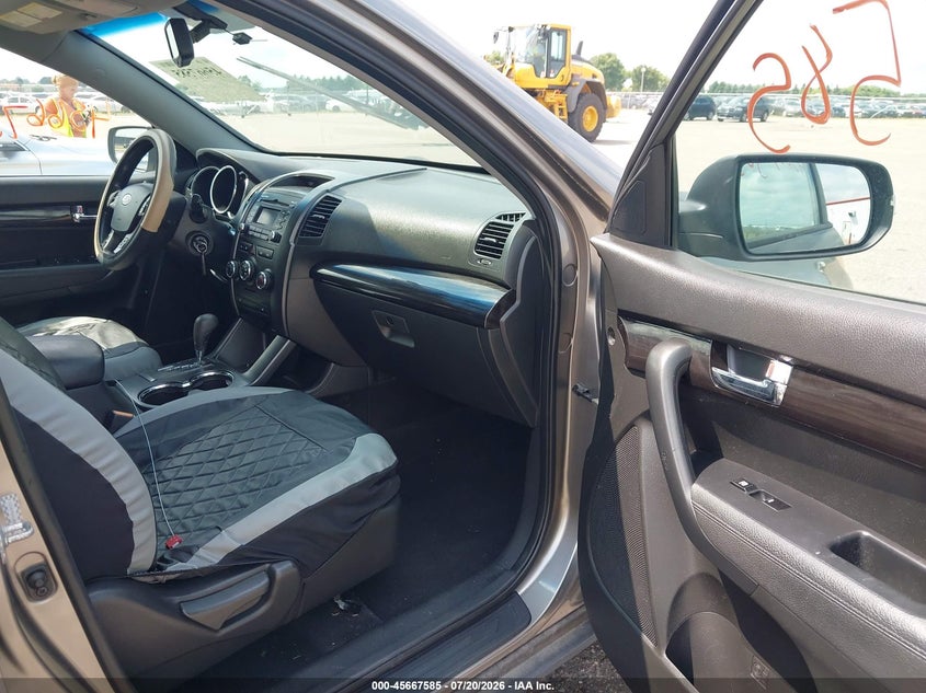 2011 Kia Sorento VIN 5XYKTDA13BG027916 IAAI salvage auction — NORMAL WEAR, Clear (Minnesota), sold $1,000 on 2026-07-29 (photo 5)
