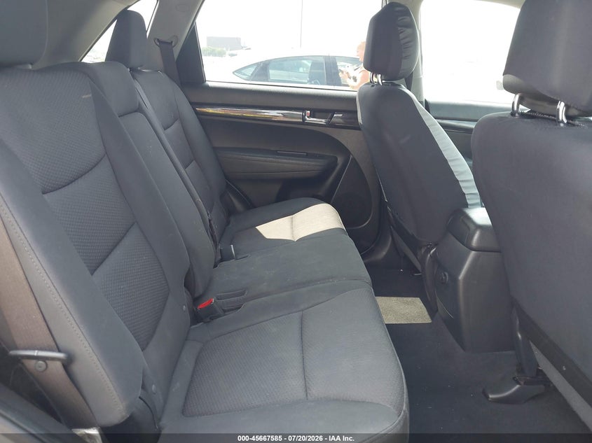 2011 Kia Sorento VIN 5XYKTDA13BG027916 IAAI salvage auction — NORMAL WEAR, Clear (Minnesota), sold $1,000 on 2026-07-29 (photo 8)