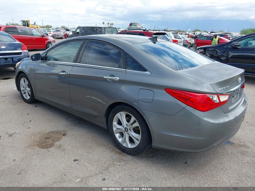 2013 Hyundai Sonata VIN 5NPEC4AC8DH592589 IAAI salvage auction — SIDE, Wait Title, sold $925 on 2026-07-31 (photo 3)