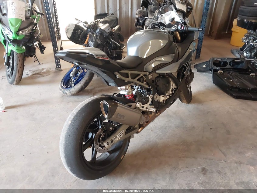 2025 BMW S 1000 VIN WB10P2309S6L52705 IAAI salvage auction — SIDE, Salvage Title, sold $11,600 on 2026-09-02 (photo 4)