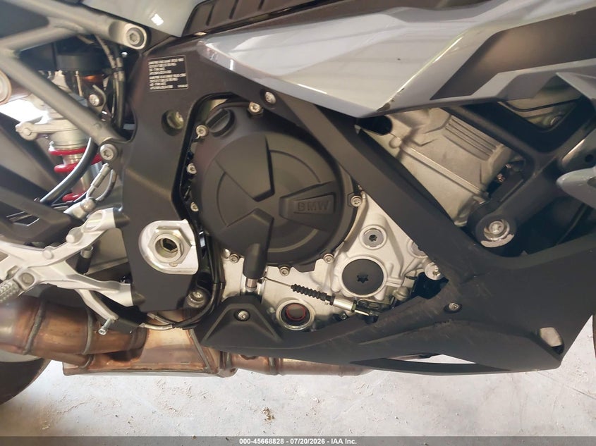 2025 BMW S 1000 VIN WB10P2309S6L52705 IAAI salvage auction — SIDE, Salvage Title, sold $11,600 on 2026-09-02 (photo 8)