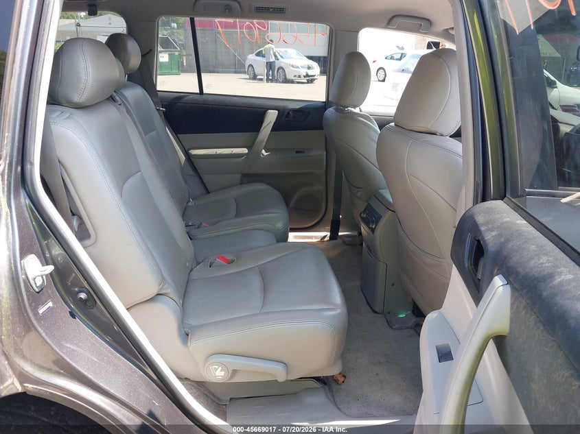2010 Toyota Highlander VIN 5TDBK3EH1AS003815 IAAI salvage auction — NORMAL WEAR, Original (Maine), sold $2,900 on 2026-08-01 (photo 8)