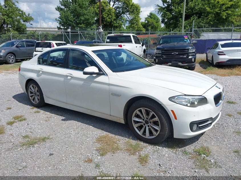 2015 BMW 5er VIN WBA5A7C58FD620838 IAAI salvage auction — NORMAL WEAR, Salvage Title, sold $375 on 2026-07-30 (photo 1)